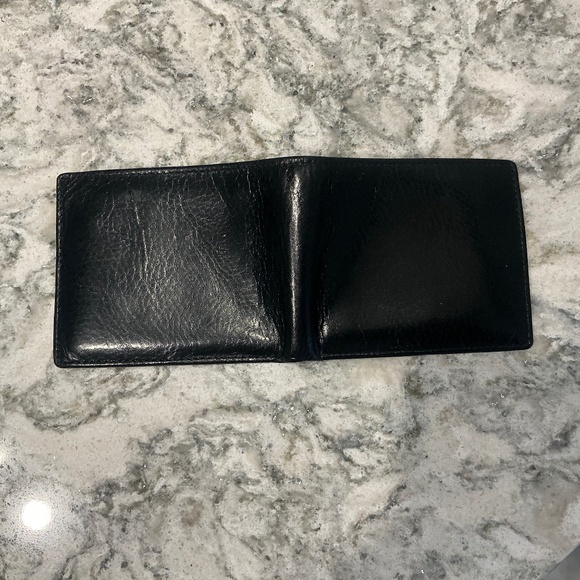 Black Levenger leather wallet with removable ID & card insert - Picture 1 of 10